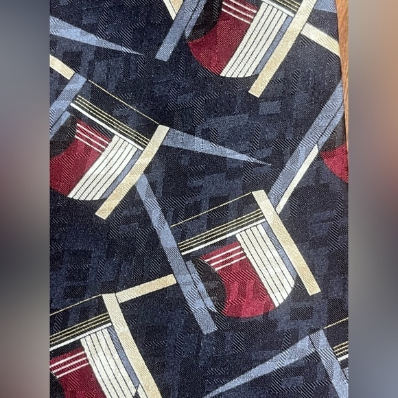 Conte di Milano 100% Silk Italian Made Necktie Black Burgandy Geometric - Picture 5 of 5